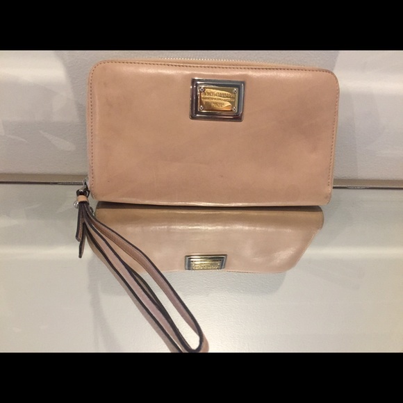 Dolce & Gabbana Handbags - 💥SOLD💥!Dolce& Gabbana vintage wallet with strap